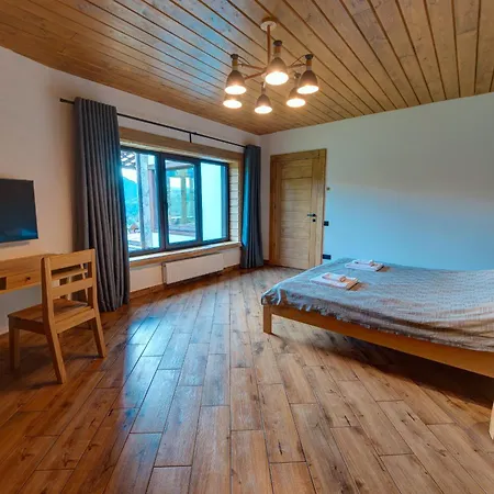 5 стефанія Chalet Mykulychyn